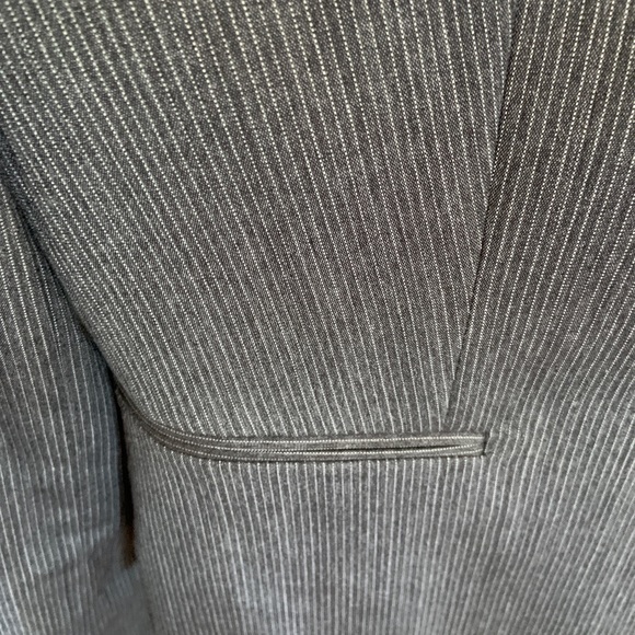 Calvin Klein size 8 Gray pinstripe skirt suit. Fully lined. - Picture 2 of 5